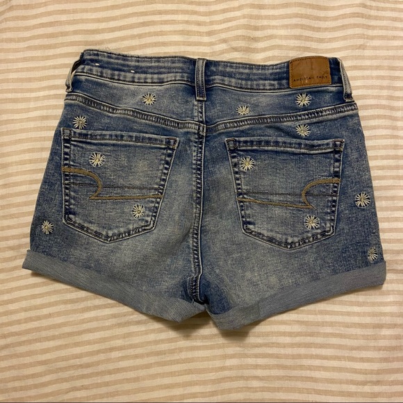 NWOT American Eagle Floral Embroidered shorts Size 6, Never Worn - Picture 2 of 2
